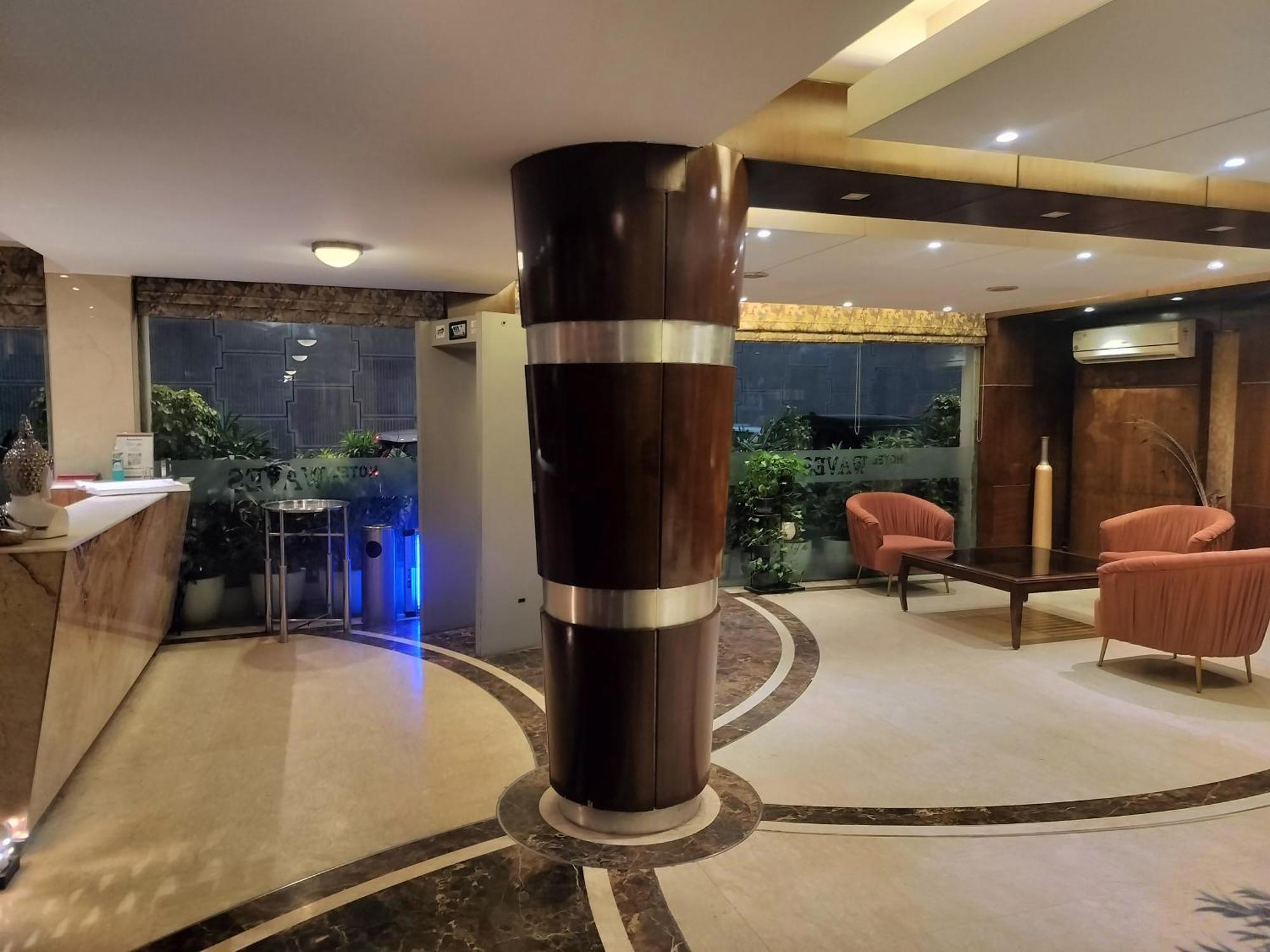 Airport Waves 5 Minutes Aerocity Metro Hotel 3*