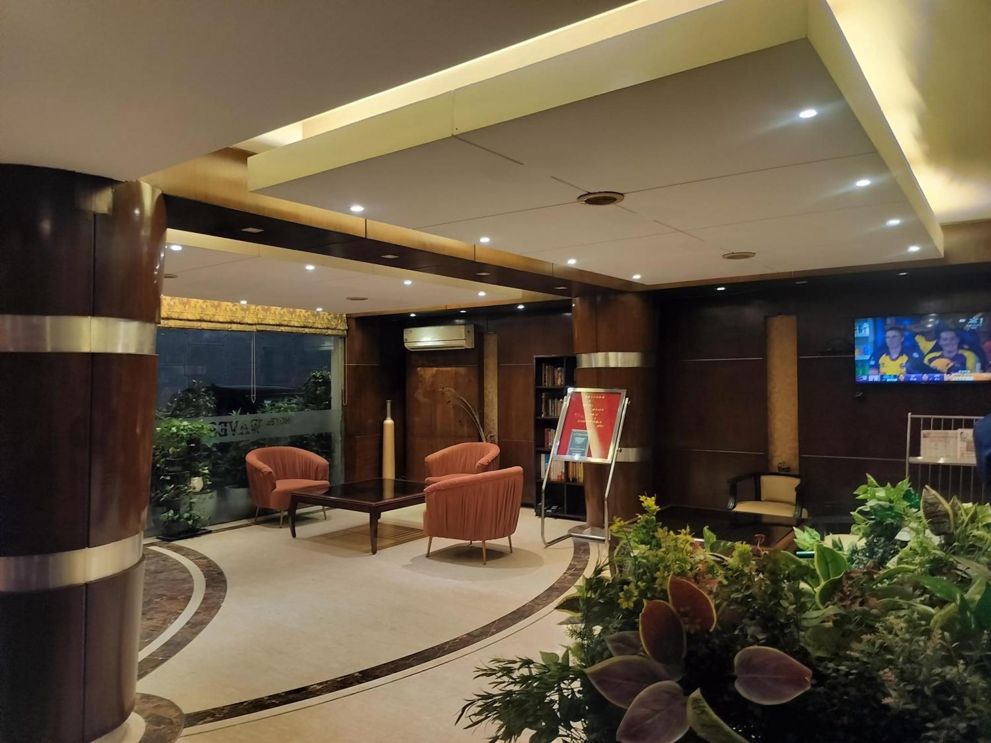 Airport Waves 5 Minutes Aerocity Metro 3* New Delhi