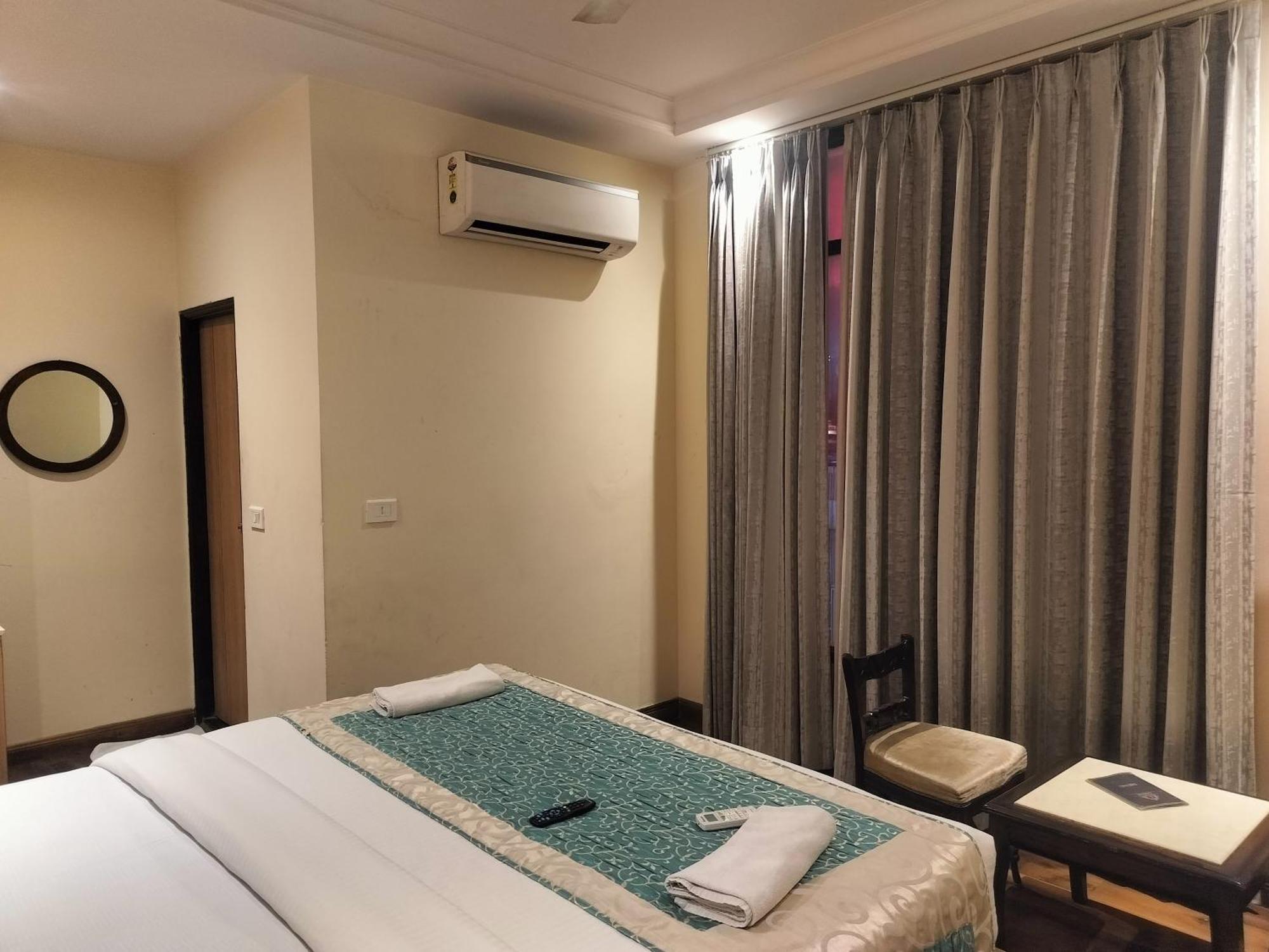 Airport Waves 5 Minutes Aerocity Metro Hotel New Delhi