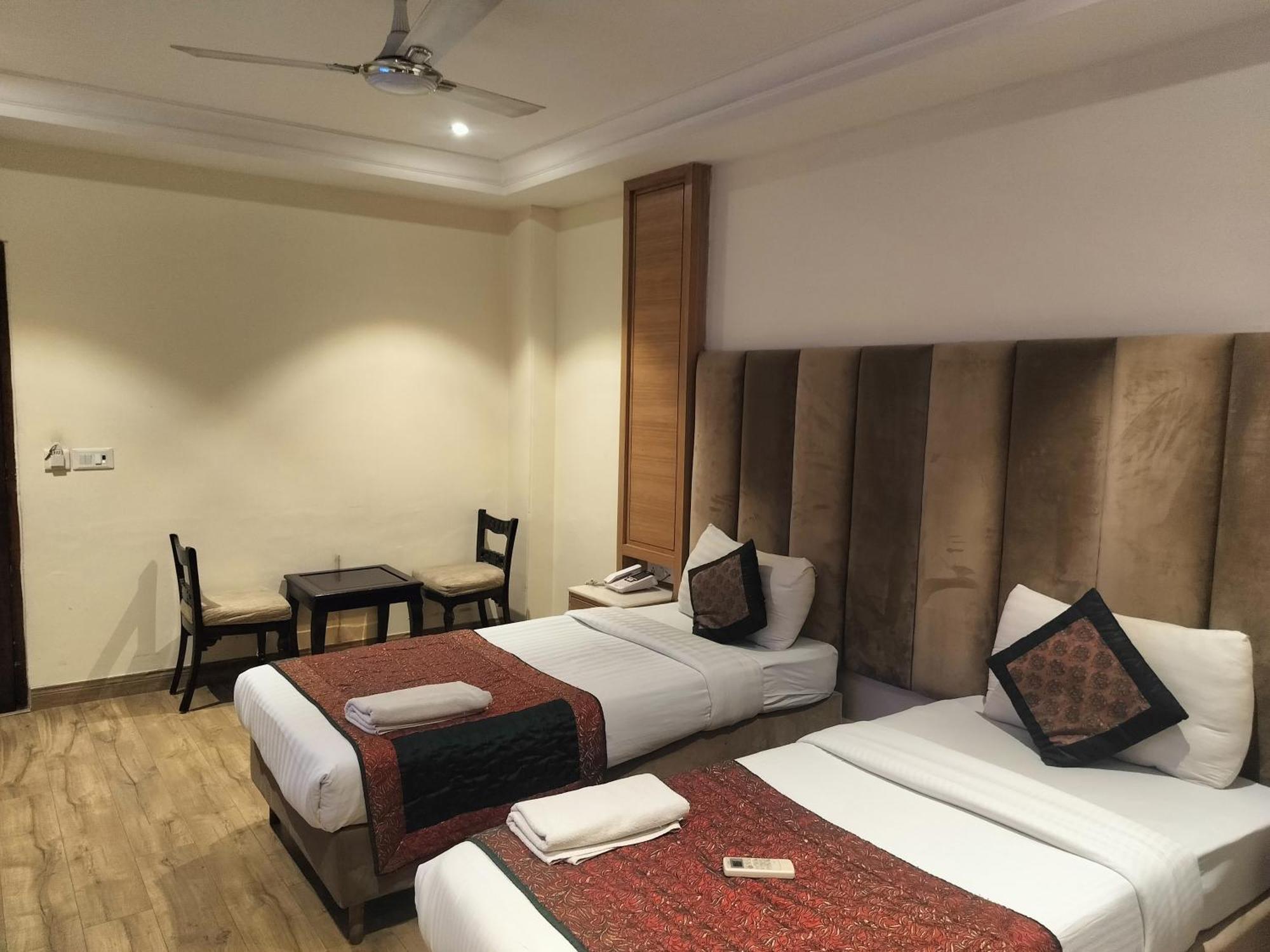 Hotel Airport Waves 5 Minutes Aerocity Metro 3*