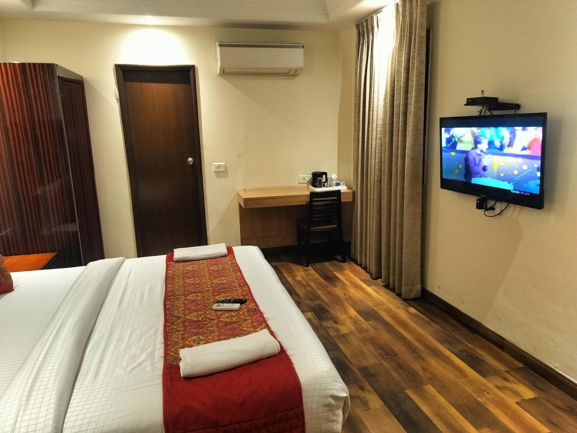 Airport Waves 5 Minutes Aerocity Metro Hotel 3*