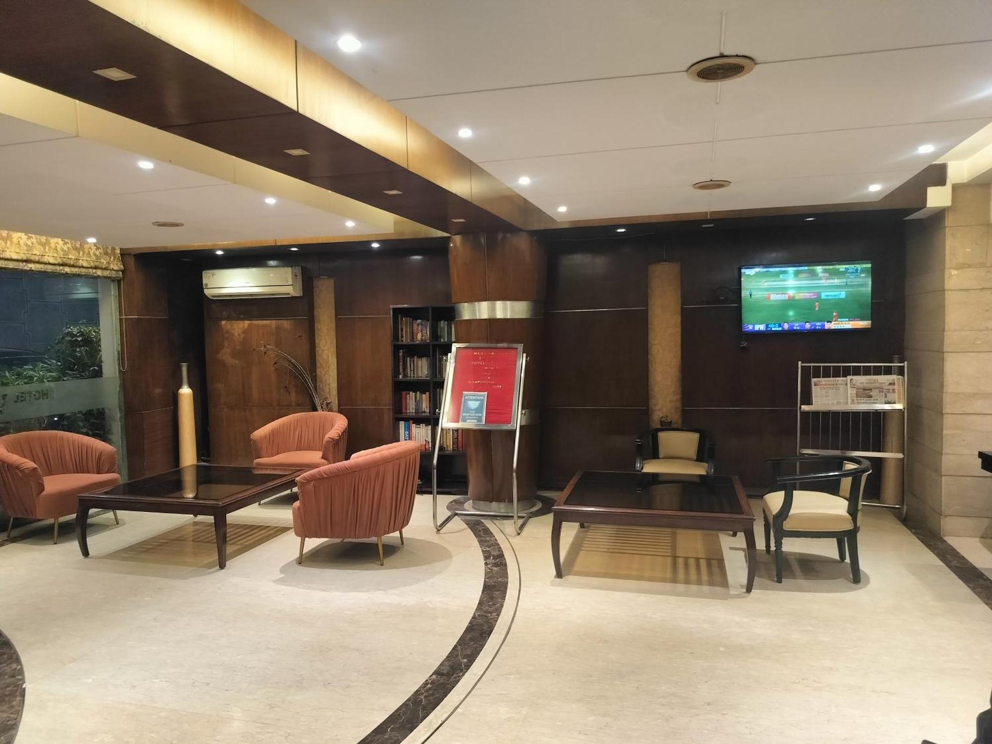 Hotel Airport Waves 5 Minutes Aerocity Metro 3*